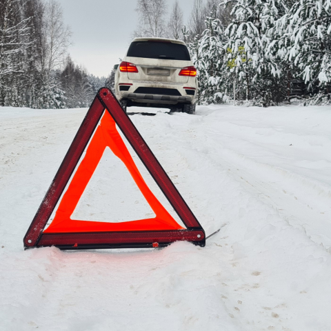 Wintersport tips en verzekering Wintersport autopech gevarendriehoek