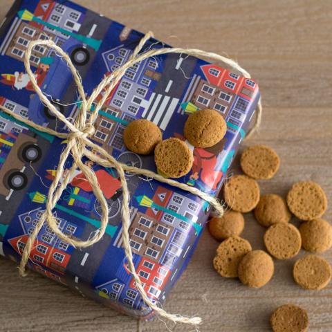 Een sinterklaascadeau met kruidnoten